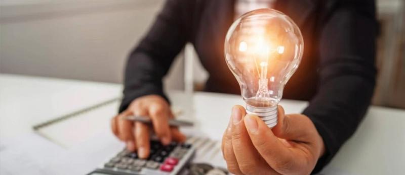 مصر تنهي إجراءات ترشيد الكهرباء وتعيد مواعيد إغلاق المحال