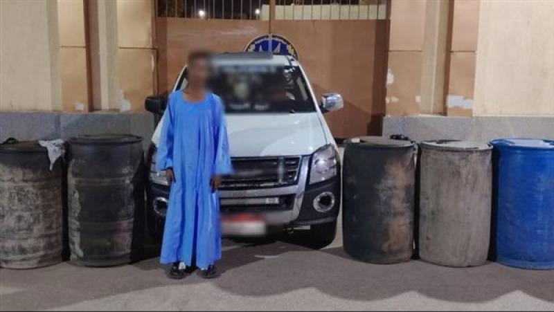 ضبط شخص لقيامه بتجميع وحجب المواد البترولية لإعادة بيعها بالسوق السوداء بأسوان