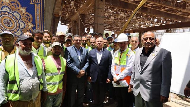 وزير النقل يشهد التشغيل التجريبي لكوبري أعلى مزلقان أبو شوشة بقنا