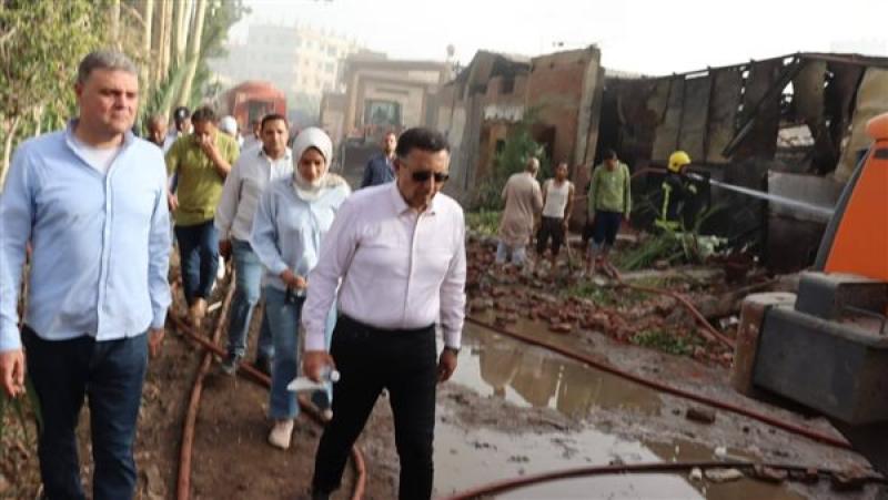 حريق يلتهم 3 منشآت صناعية بالقليوبية.. والمحافظ ومدير الأمن يتابعان جهود السيطرة على النيران
