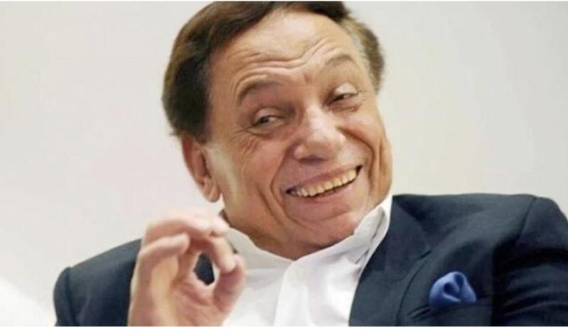 المكياج والفيروس الغامض.. كواليس رحلة عادل إمام السرية للعلاج في فرنسا
