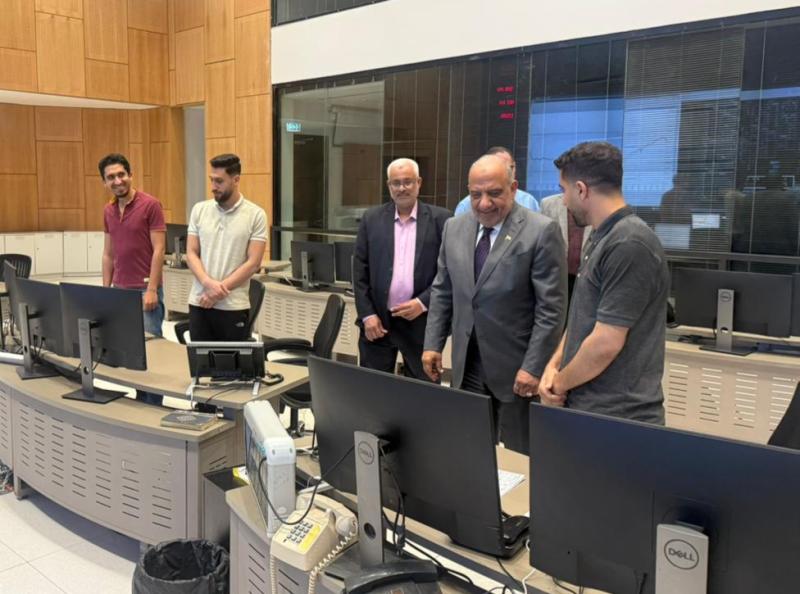 وزير الكهرباء يقضى أول ايام العيد مع العاملين بالمركز القومي للتحكم في الطاقة