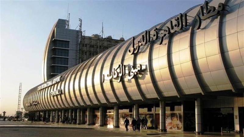 مطار القاهرة يستقبل أولى رحلات عودة الحجاج من الأراضي المقدسة