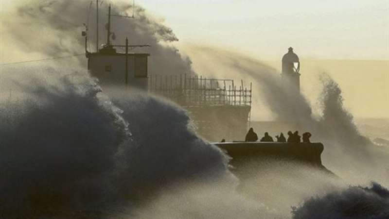 اليابان تعلن انقطاع التيار الكهربائى عن 60 ألف منزل بسبب العاصفة جانجمى