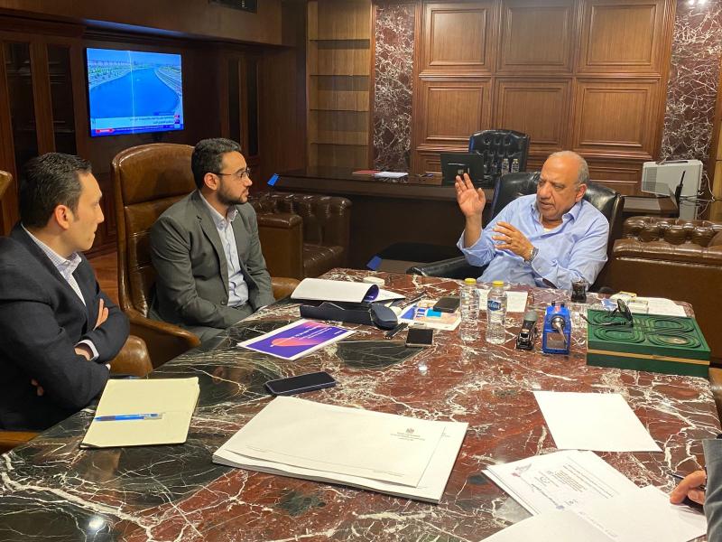 نحو شبكة أكثر استدامة.. وزير الكهرباء يبحث مع سكاتك مشروعات الطاقة المتجددة والتخزين