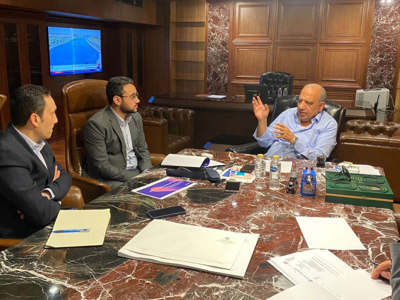 نحو شبكة أكثر استدامة.. وزير الكهرباء يبحث مع سكاتك مشروعات الطاقة المتجددة والتخزين