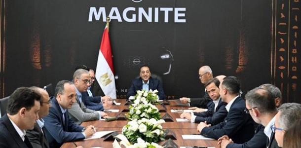 رئيس الوزراء يلتقي مسئولي شركة نيسان العالمية