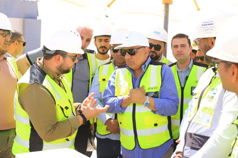 وزير الكهرباء في زيارة ميدانية لمجمع بنبان ومشروع أبيدوس 2 للطاقة الشمسية بأسوان