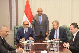 وزير الكهرباء يشهد مراسم بروتوكول تعاون بين القابضة واتصالات مصر لإحلال العدادات التقليدية بالذكية