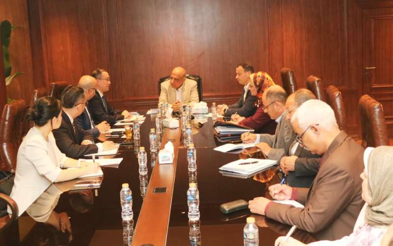 وزير الكهرباء يبحث مع مجموعة الصين الجنوبية الحلول المبتكرة لدمج الطاقات المتجددة