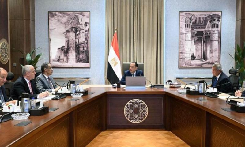 رئيس الوزراء يعقد اجتماعًا لمتابعة تنفيذ تكليفات الرئيس السيسي بشأن الإعلام