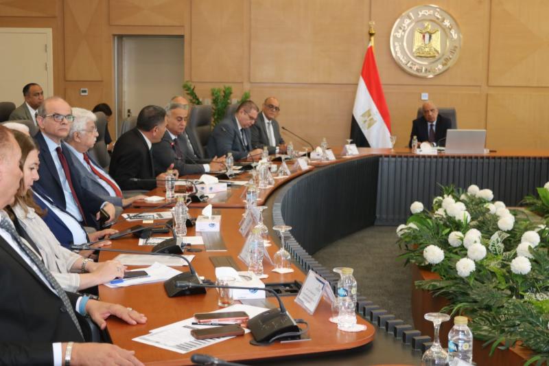 وزير الكهرباء يتابع خطة العمل لرفع كفاءة استخدام الطاقة الكهربائية في السوق المحلية