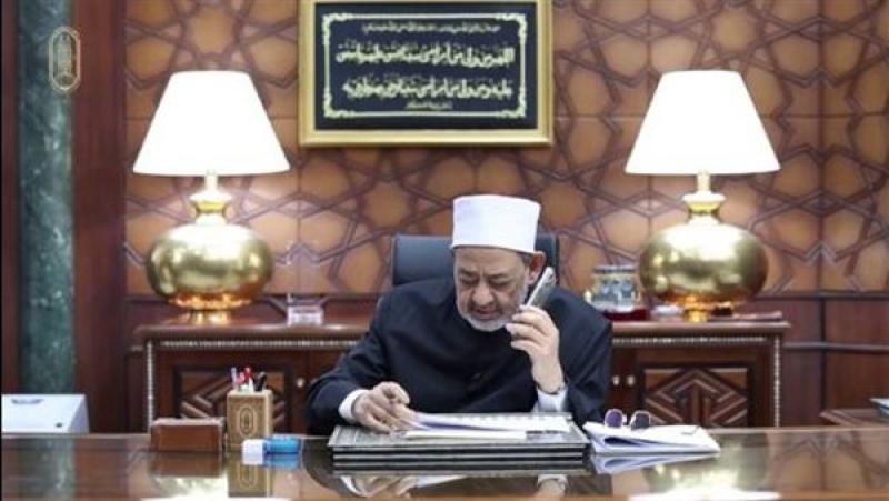 قبل أن تفرح بنجاحها.. الأولى على الثانوية الأزهرية تطمئن على شقيقتها التوأم في اتصال مع شيخ الأزهر «فيديو»