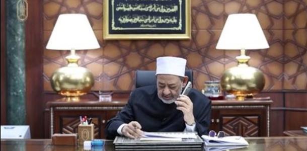 قبل أن تفرح بنجاحها.. الأولى على الثانوية الأزهرية تطمئن على شقيقتها التوأم في اتصال مع شيخ الأزهر «فيديو»