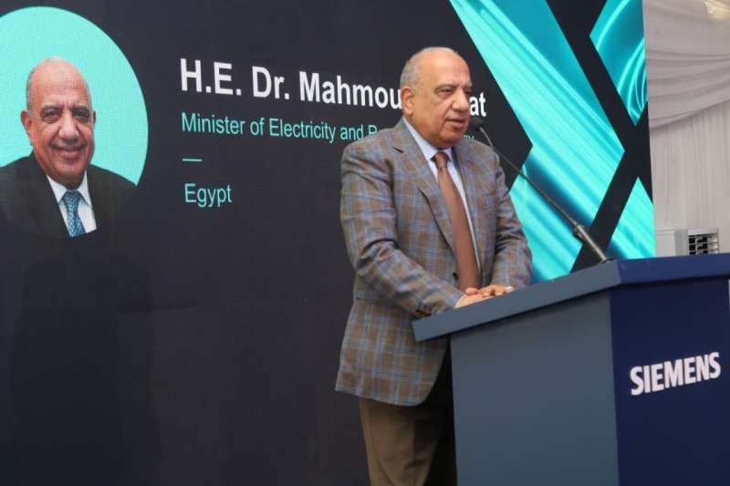 وزير الكهرباء يشهد افتتاح مصنع لإنتاج المكونات الكهربائية وحلول البنية التحتية